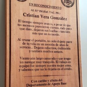 Reconocimiento base de madera con grabado láser