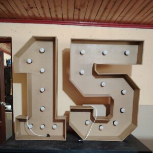 Letras gigantes con focos